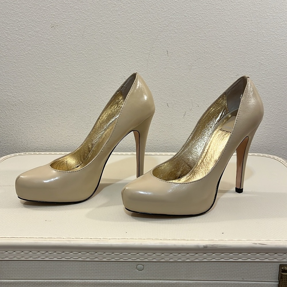 Dolce Vita Madison Cream Patent Pumps - Picture 5 of 16